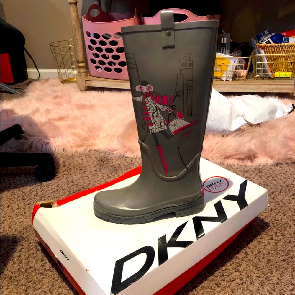 Dkny rain boots woman’s 6